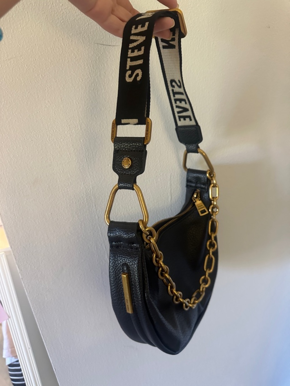Steve Madden Crescent Shoulder Bag with Gold Chain - Picture 2 of 3